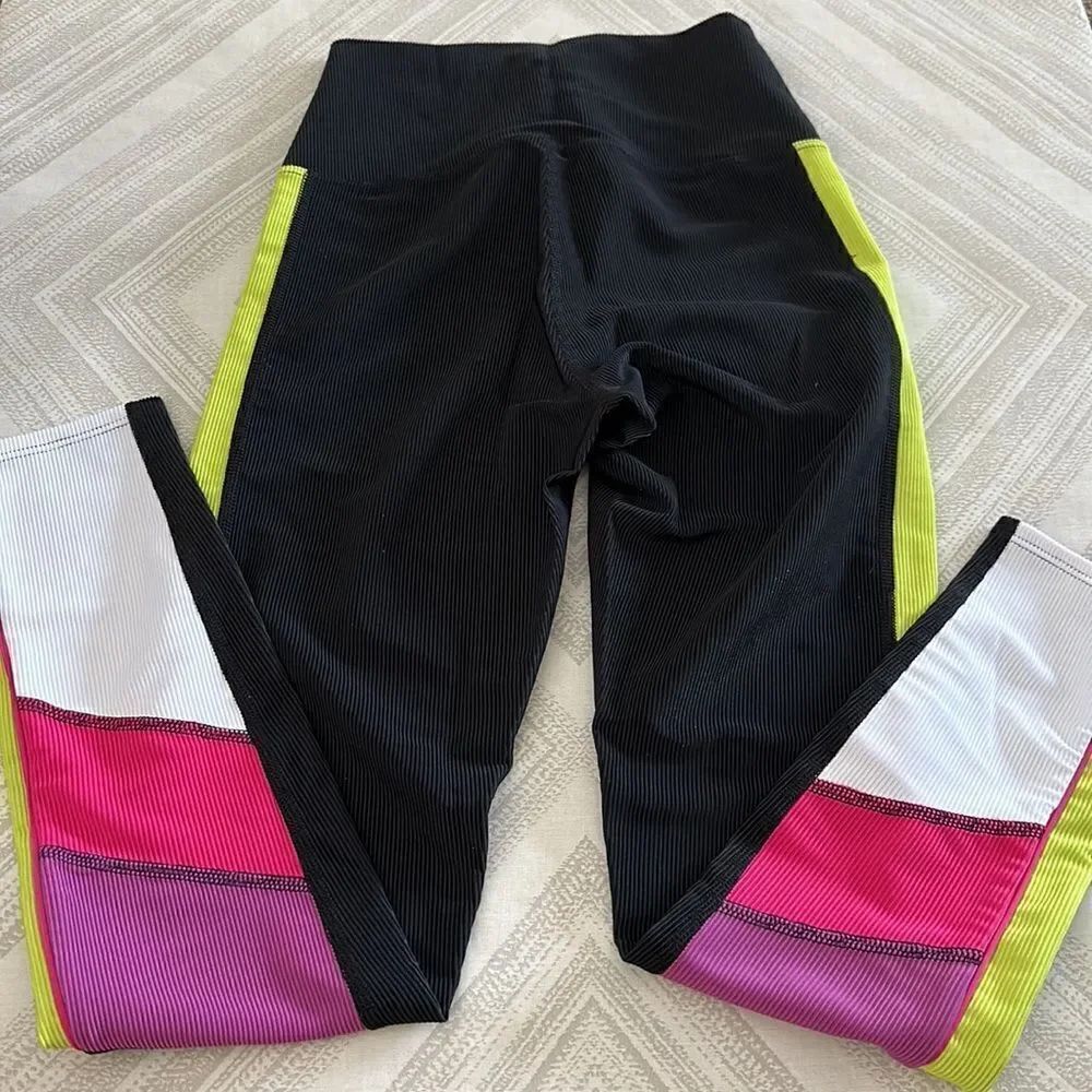 Beach Riot Women’s Black Ribbed with Color Block Leggings - Picture 5 of 5